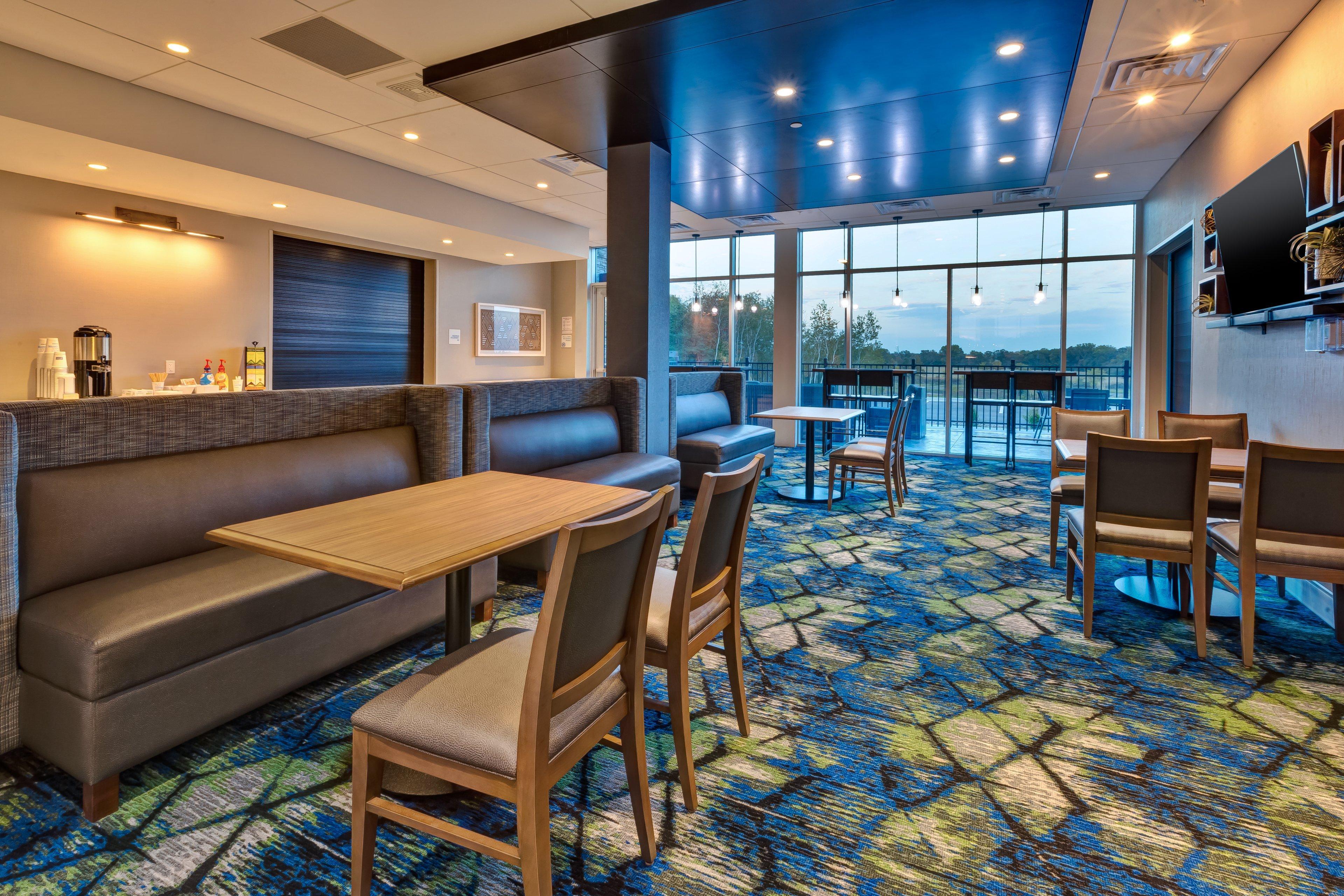 Holiday Inn Express & Suites - Cedar Springs - Grand Rapids N By Ihg Exterior photo