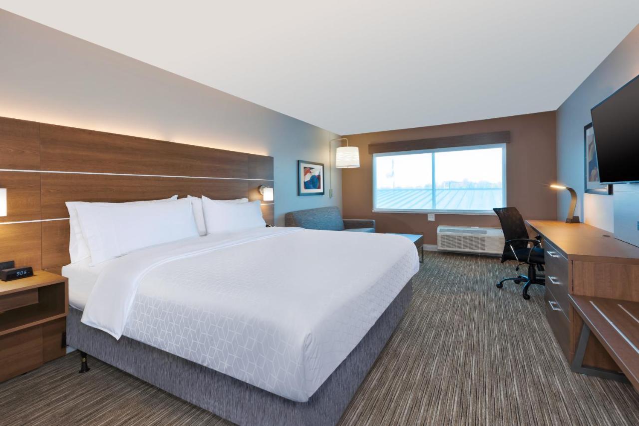 Holiday Inn Express & Suites - Cedar Springs - Grand Rapids N By Ihg Exterior photo